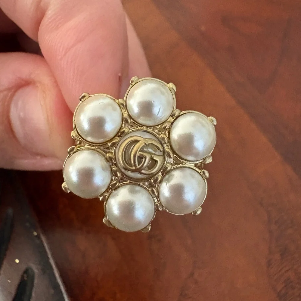 New with box Gucci Gold Tone Pearl Cluster Ring Interlocking Logo fits 8.5/9 - Picture 4 of 9